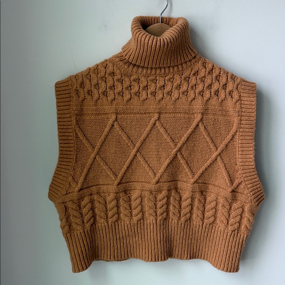 Nasty Gal Cable Knit Turtleneck Sweater Vest in Camel Après Ski Cozy Size M